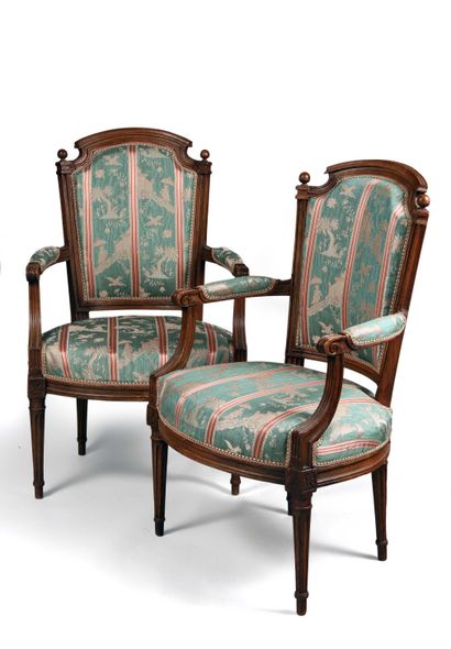 null 230 Pair of cabriolet back armchairs. Louis XVI period. 87 x 55 x 40 cm