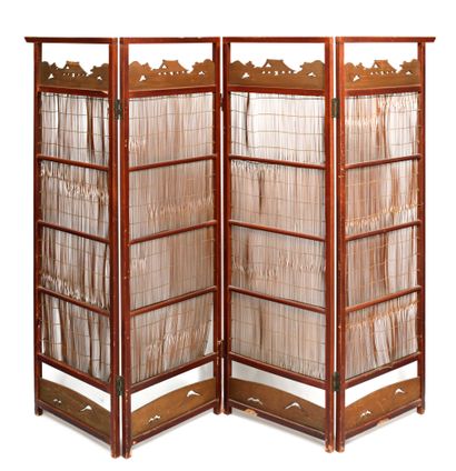 null 208 Three-leaf screen in red stained wood, partly openworked with pagodas and...