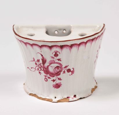 null 94 Est Earthenware wall bracket with pink camaïeu decoration of flowers and...