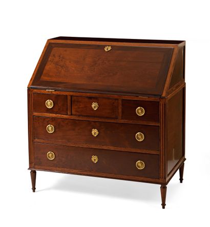 null 255 Chest of drawers forming a scriban, it opens in the upper part by a flap...