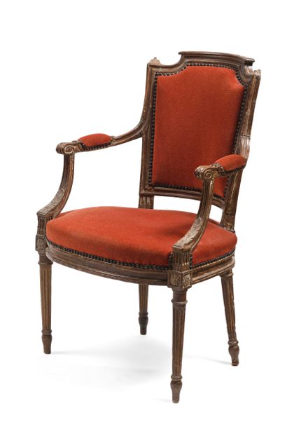 null 241 Cabriolet armchair in natural wood, moulded and carved. Red velvet upholstery....