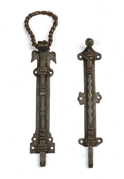 null 170 Two pull locks, twisted decoration. 19th century. Height : 32 and 25 cm