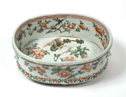 null 115 Italy. Oval tureen with lid decorated with rocaille of flowered reserves...