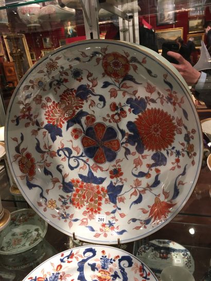 null 201 China Large round porcelain cup with blue, red and gold Imari decoration...