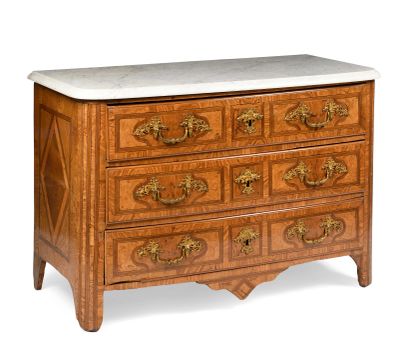 null 229 Light wood veneer and net marquetry chest of drawers. The uprights are rounded...