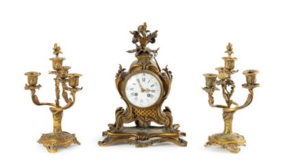 null 267 A chased and gilt bronze mantel set with palm leaves and flowers, comprising...