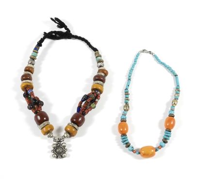 null Deux colliers ambre, verre, turquoise… Afrique du Nord. 73cm – 60cm