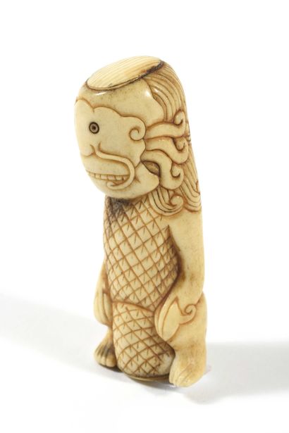 null Netsuke « Monstre Marin » corne de cerf. Japon époque Edo. Haut : 6.5cm