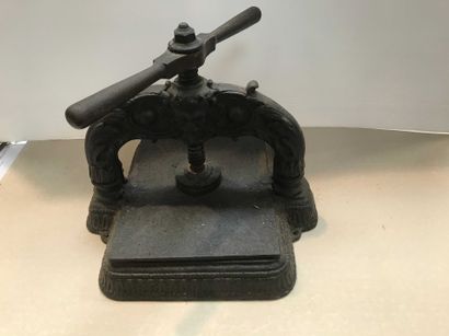 null Ref: 148 Cast iron binding press, 19th century.