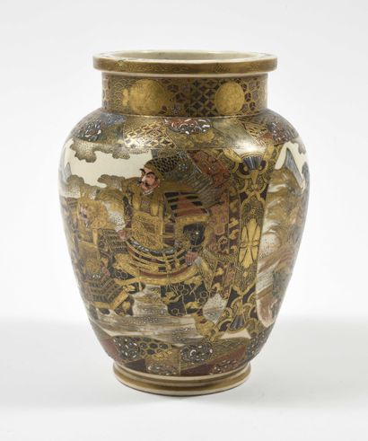 null Satsuma stoneware vase with samurais in reserves. Japan. Height : 25cm (small...