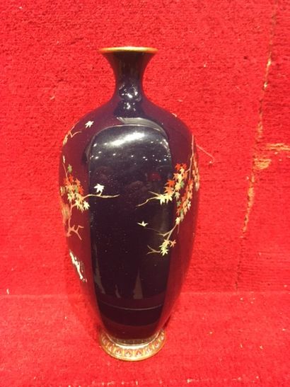 null 
JAPON - Epoque MEIJI (1868 - 1912)

Vase de forme hexagonale en cuivre doré...