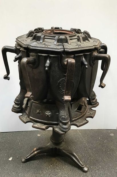 null Ref: 74-Ref: 75 Cast iron laundry stove, for 8 irons (one replaced), complete...