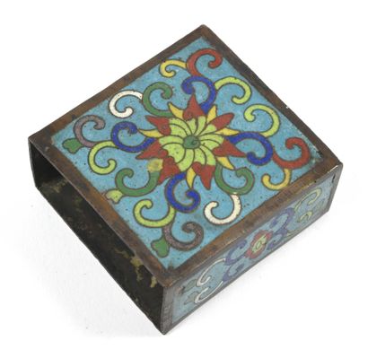 null 238 Open square cloisonné box. China circa 1880 6cm