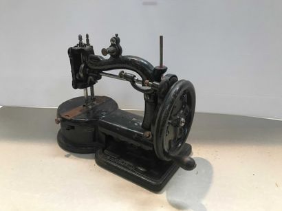 null Ref: 164 Sewing machine, make H VIGNERON / LA CANADIENNE