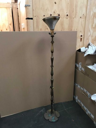null Wrought iron and gilded metal floor lamp

Height : 180cm