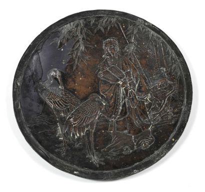 null 219 Round metal plate. Japan, Meiji period. Mark on the back Diam: 22,4cm