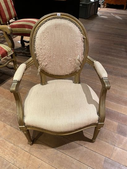 null 
Paillée prie-Dieu chair

Louis XVI style gilded wood medallion armchair
