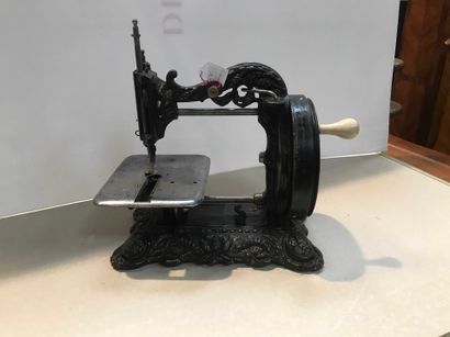 null Ref: 176 Sewing machine, brand NEWTON WILSON, n° 57161.