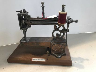 null Ref: 152 Sewing machine, brand JOURNAUX-LEBLOND, 1860. Missing the crank.
