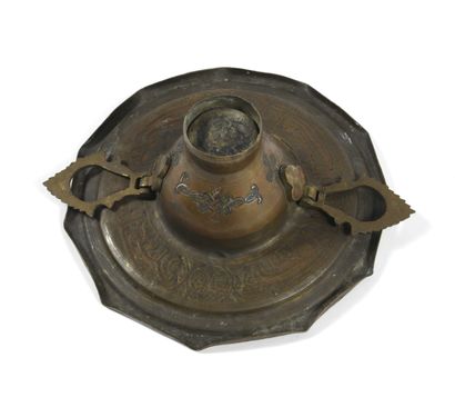 null Copper and silver bowl. Mameluke work around 1900. Diam: 18.5cm - Height. Height...