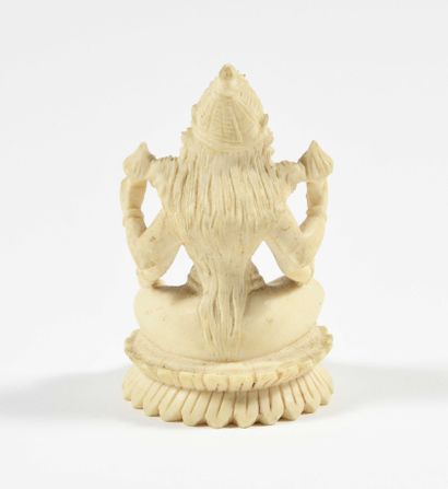 null Seated Lakshmi in ivory. India around 1900. Height : 8cm. 8cm