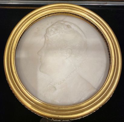 null 
Medallion of a woman in marble early 20th century