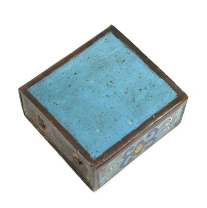 null 238 Open square cloisonné box. China circa 1880 6cm