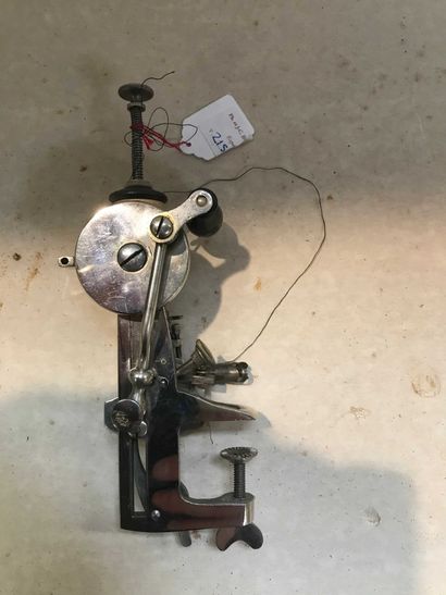 null Ref: 187 Sewing machine, to be fixed on a table, brand MOLDACOT