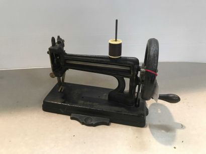 null Ref: 180 Sewing machine, no brand.