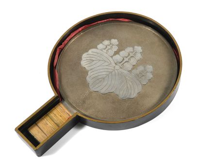null A japanese silver bronze mirror in a lacquer box. Signed Fujiwara Munetsugu...