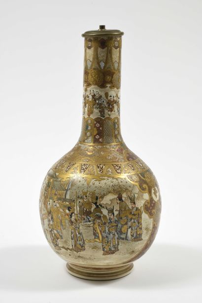 null Satsuma stoneware bottle decorated with samurais and characters. Japan. 43x...