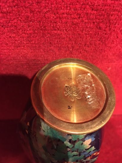 null 
JAPON - Epoque MEIJI (1868 - 1912)

Vase de forme hexagonale en cuivre doré...