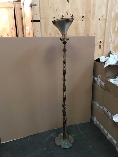 null Wrought iron and gilded metal floor lamp

Height : 180cm