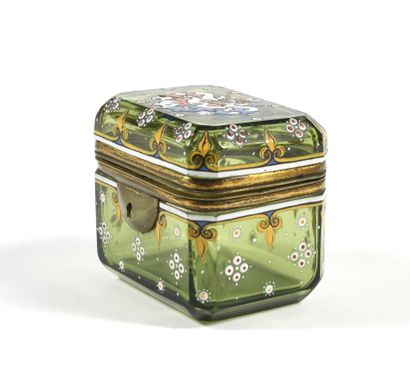 null Enameled glass box with green background. Bohemian green 1900. 7x7.5x7cm