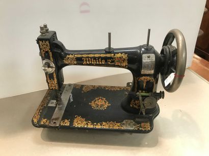 null Ref: 150 Sewing machine, brand WHITE, n° 1689086