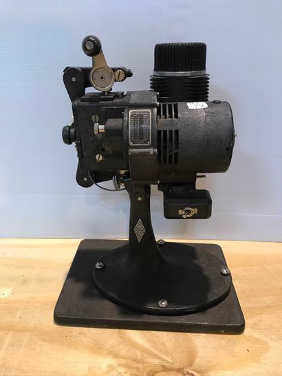null 24 P1/41 Ensemble de cinq projecteurs : Bell & Howell Filmo Projecteur-7 RT...