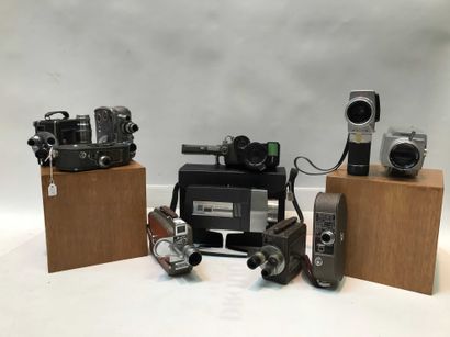 null 7 P1/32 et P1/33 Ensemble d une vingtaine de caméras de diverses marques. Certaines...