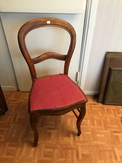 null Suite de quatre chaises dossier arrondi. XIXème siècle Haut. : 89cm