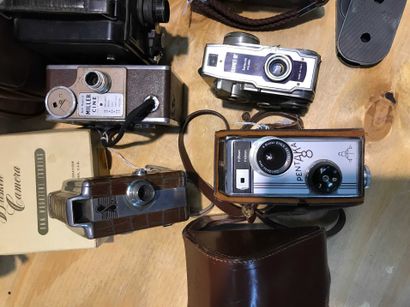 null 4 P1/28 Ensemble d une dizaine de caméras diverses dont certaines avec instructions...