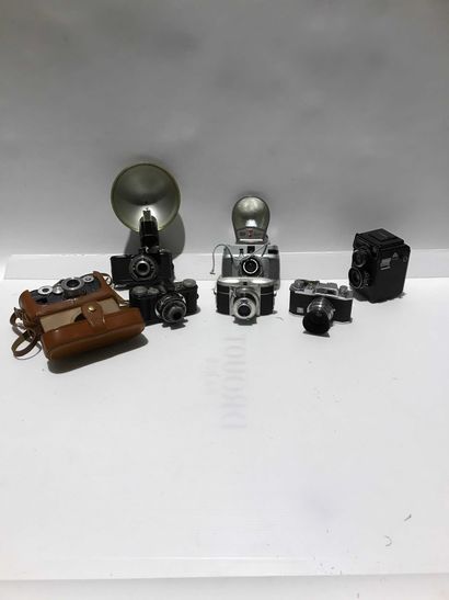 null 32 P1/11 Ensemble d appareils photographiques divers : Spartus 35F Model 400...