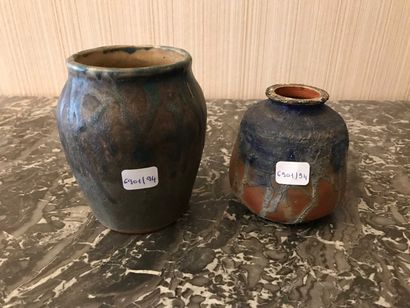 null Deux vases en grés à décor de coulures 10cm – 13cm