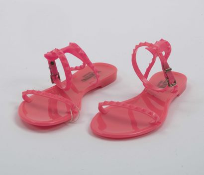 null VALENTINO : sandales en plastique rose 

T.40