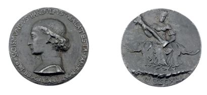 Matéo de Pasti (1441-1467) Malatesta. Son buste cuirassé à gauche. R/Déesse de la...