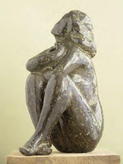 Marie LA VARANDE (XXE siècle) Nu assis Epreuve en bronze à patine mordorée, signée...