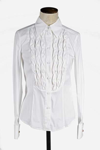 null ESCADA : chemise en coton blanc, smocke sur le plastron, manches longues, boutonnage...