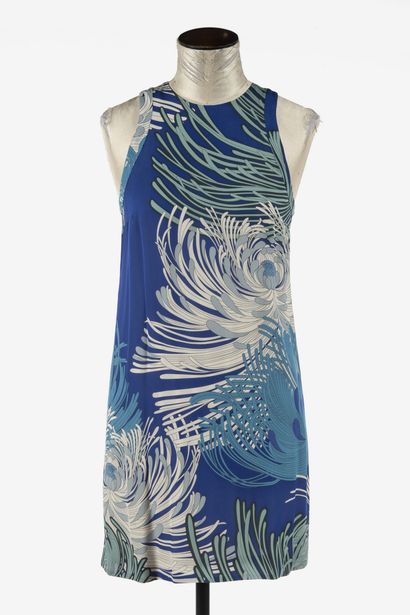 null GUCCI : robe débardeur en soie bleue à décor de fleurs stylisées. 

T. 38