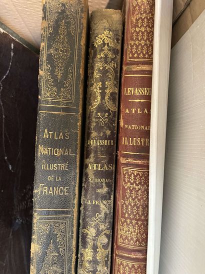 null Trois atlas anciens contenant des gravures anciennes. 

- Atlas national illustré...