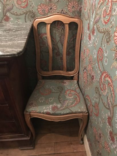 null Chaise à châssis en bois naturel dossier ajourée. Style Louis XV
