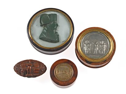 null 34 Napoleonic memorabilia. Set of commemorative boxes of the Emperor including:...
