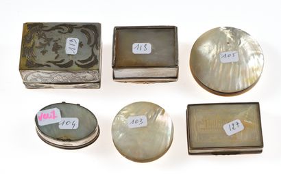 null 42 Set of six round or rectangular mother-of-pearl boxes with engraved or inlaid...
